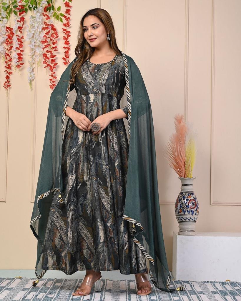 Effortless Mass Line Suit - Image 3
