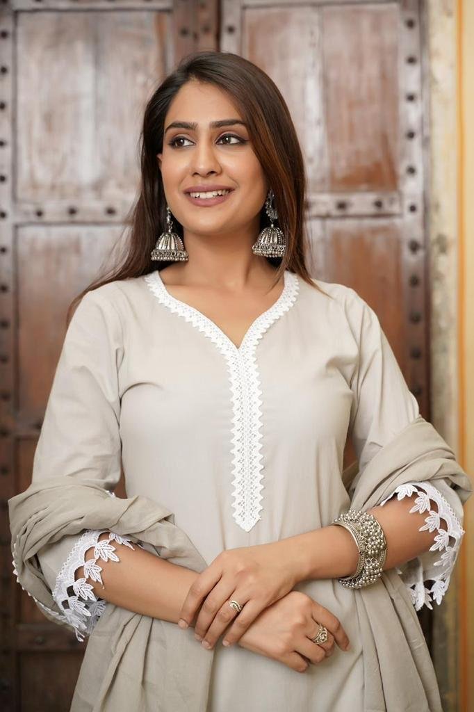 Elegant Pakistani Style Cotton Suit - Image 5